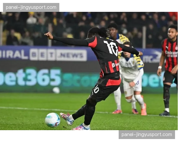 AC米兰官方确认，莱奥腿筋轻微拉伤，将缺席未来两轮联赛