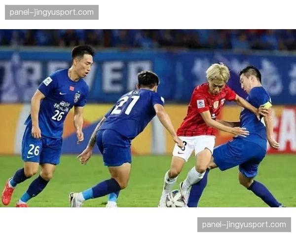 武汉三镇核心球员训练中拉伤，预计缺阵四周